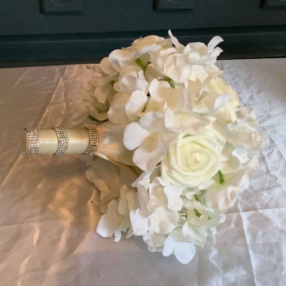 Wedding Bouquet! 💐 Creams, whites  Hydrangea and Roses  & Tulips. - Picture 5 of 7